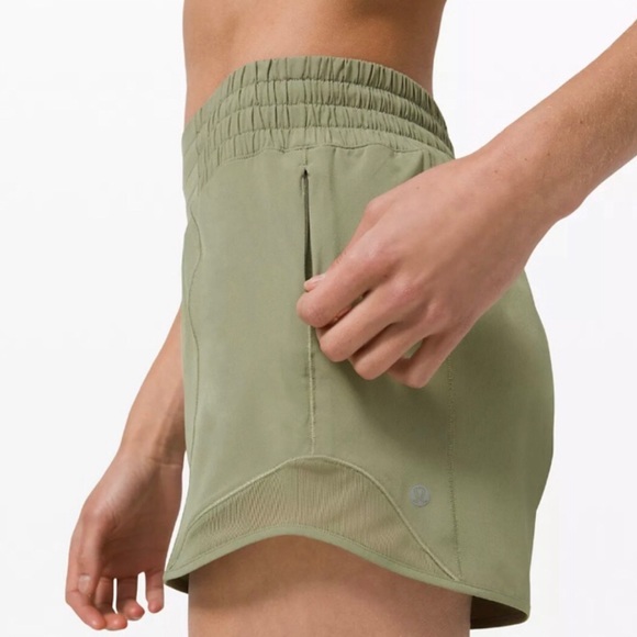 Lululemon hotty hot shorts high-rise 4” - Picture 7 of 8